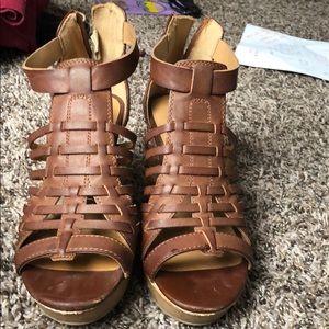 American eagle wedge sandals